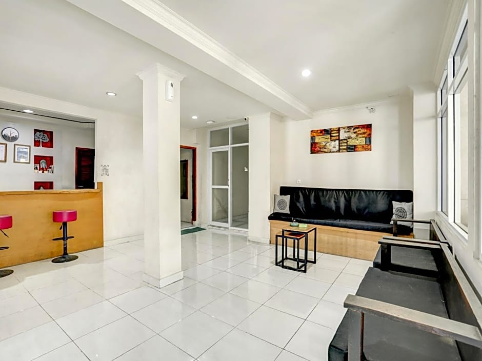 OYO 3950 The Ratna Hotel