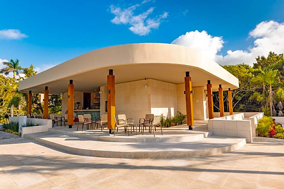 Family Selection at Grand Palladium Kantenah Resort & Spa- All Inclusive