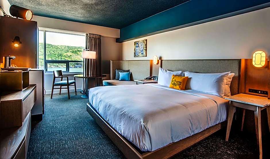 DoubleTree by Hilton St. John's Harbourview