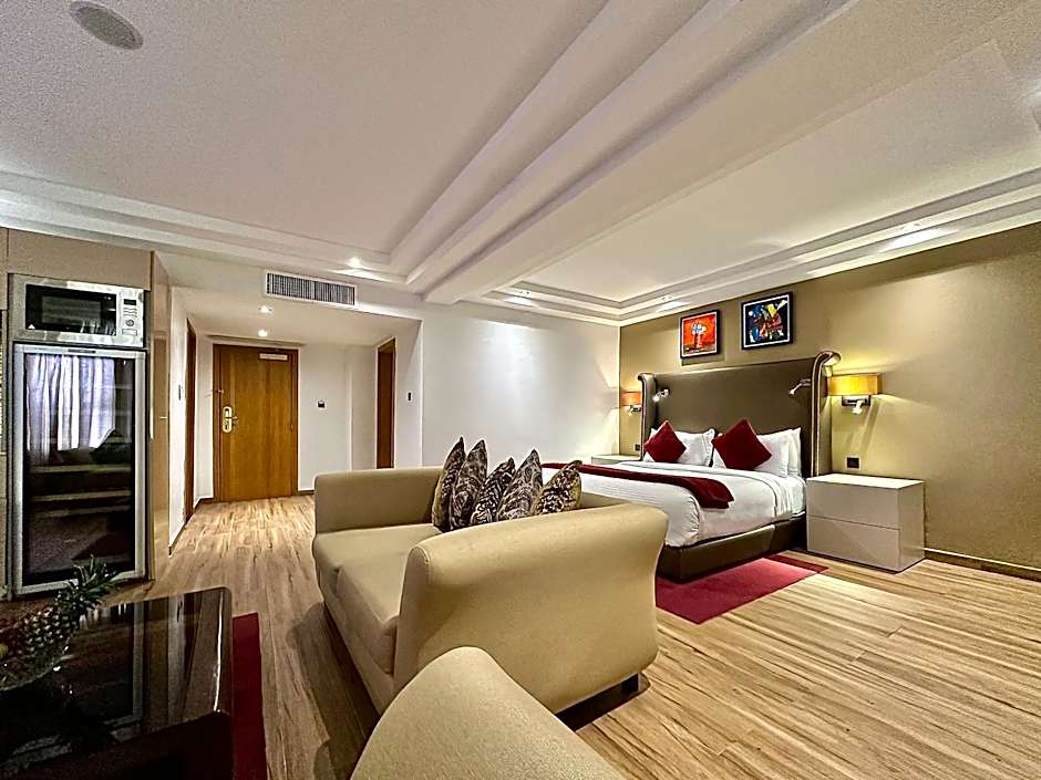 Victoria Crown Plaza Hotel