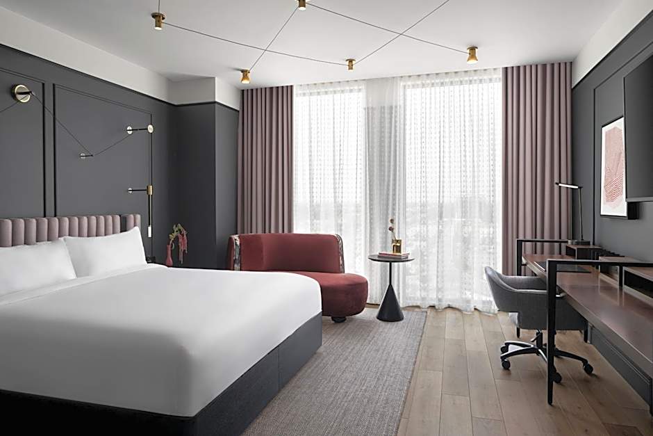 Photo 1 of 8 of 1 King Bed Guestroom, Concierge Level