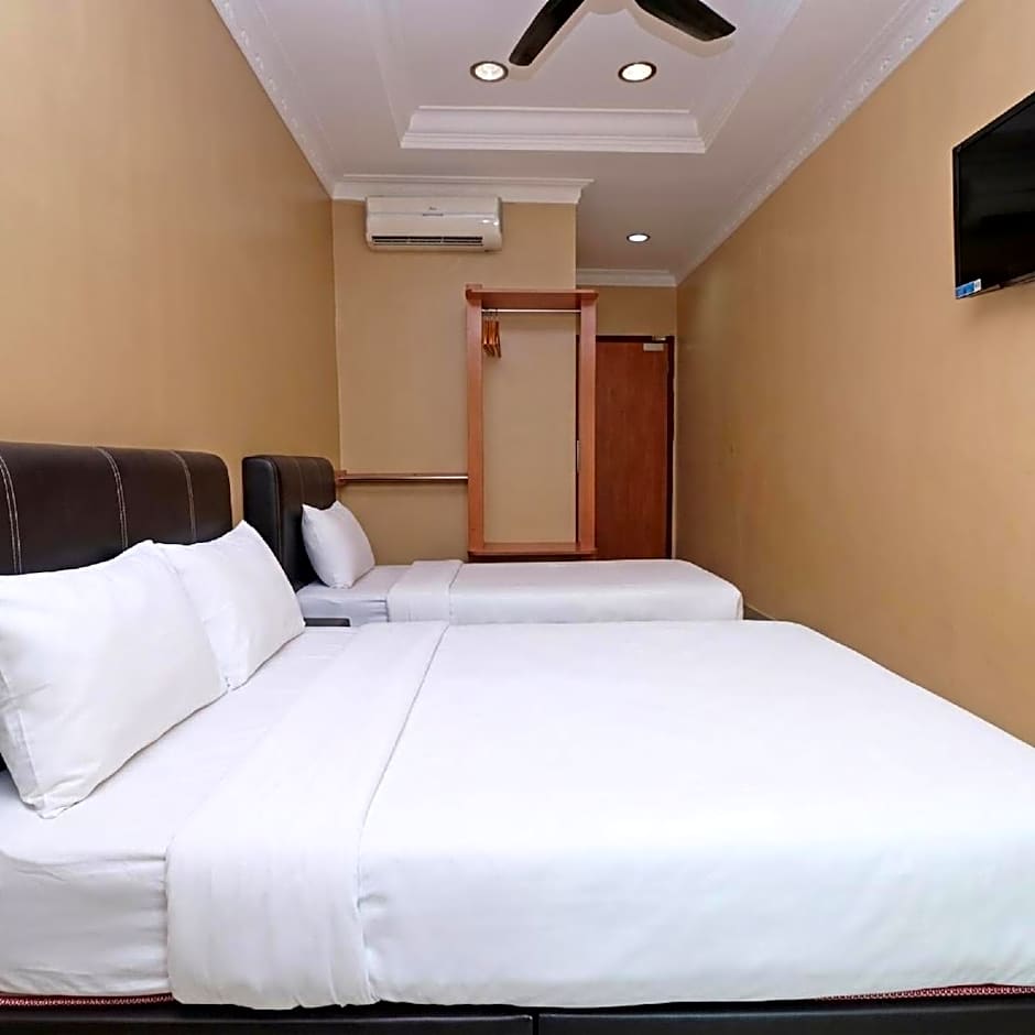 Swing & Pillows - Ayuni Hotel, Bangi Selangor
