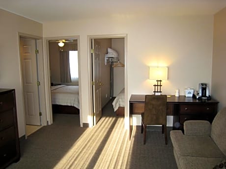 Two Room Queen Suite with Two Queen Beds - Non-Smoking
