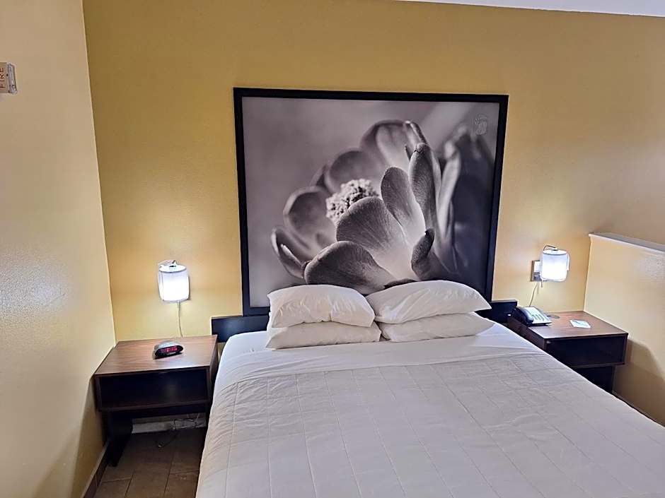 Super 8 by Wyndham Weslaco
