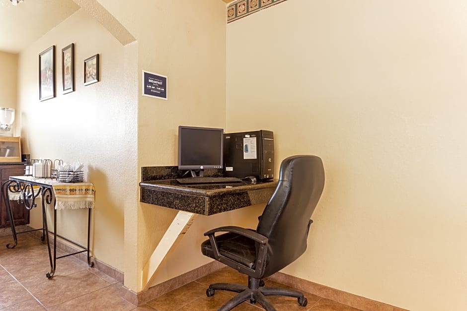 Freer Executive Inn & Studios by OYO