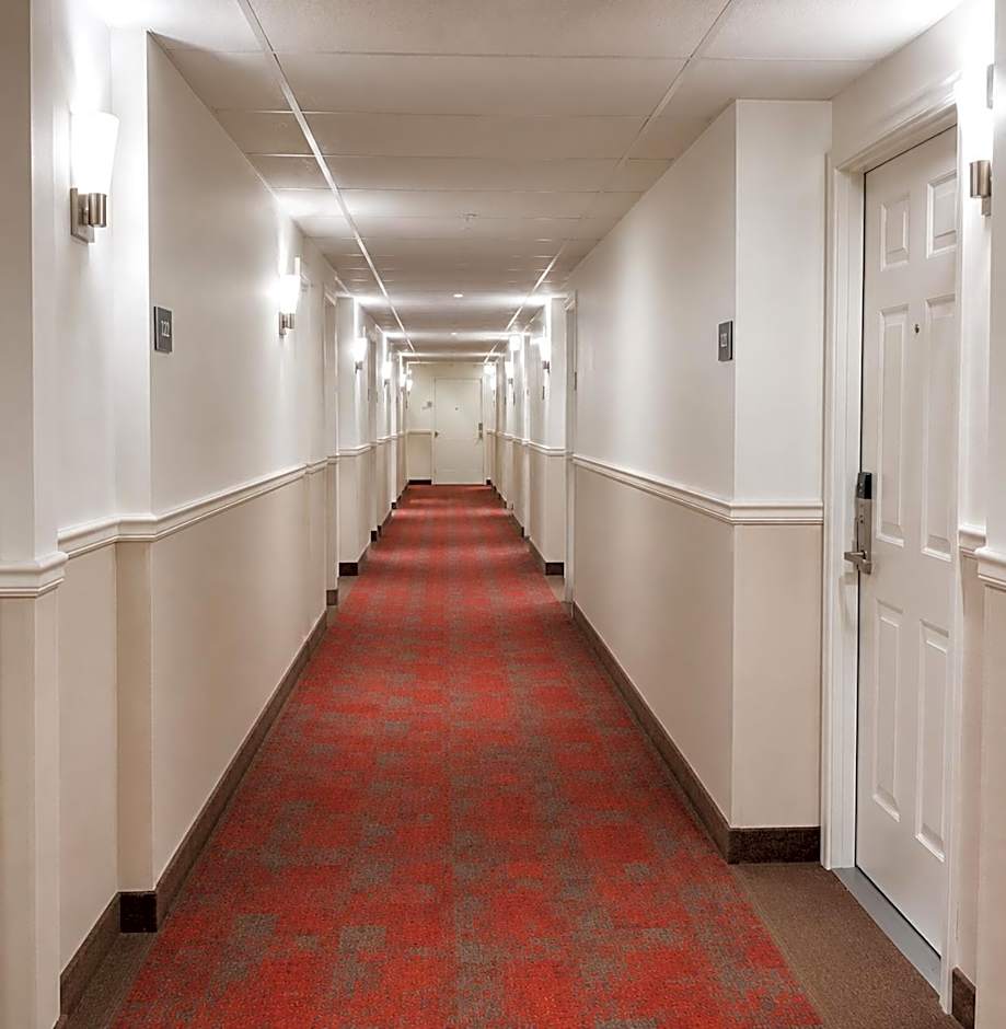 Days Inn by Wyndham Lake Point