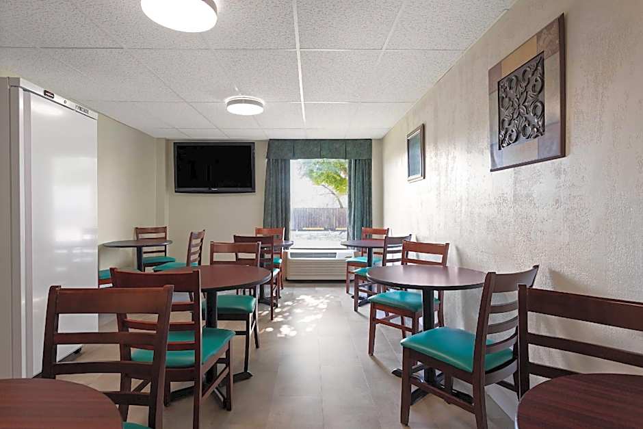 Super 8 by Wyndham Columbus – Columbus, OH