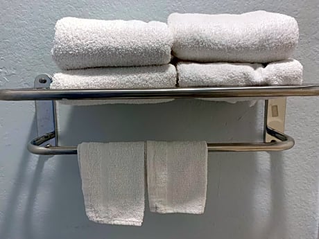 Queen Room with Two Queen Beds - Smoking