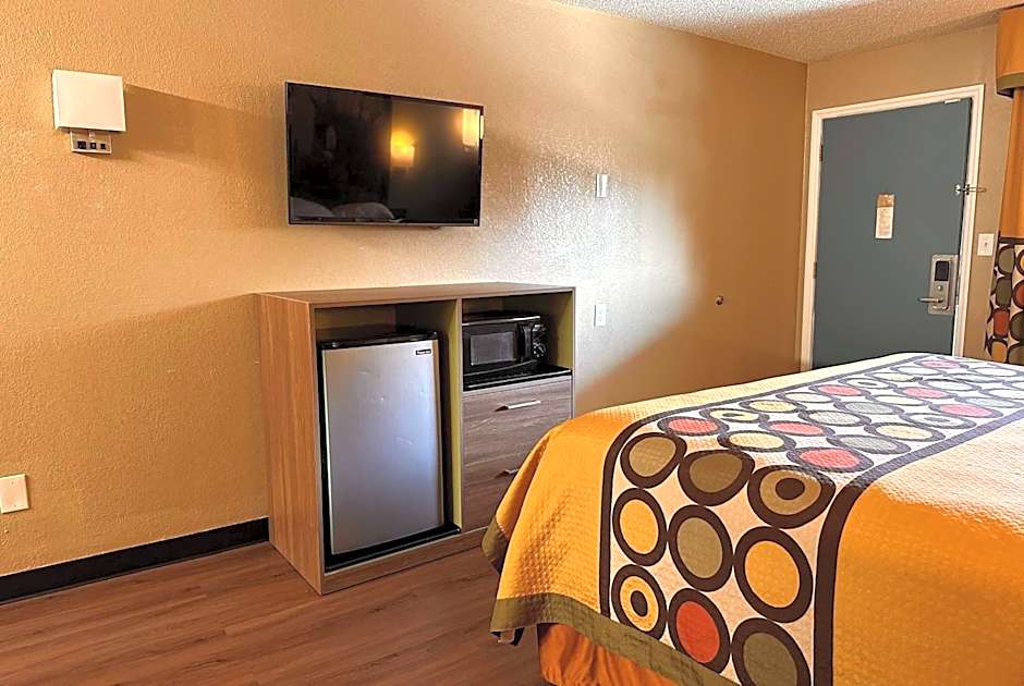 Super 8 by Wyndham Cincinnati OH