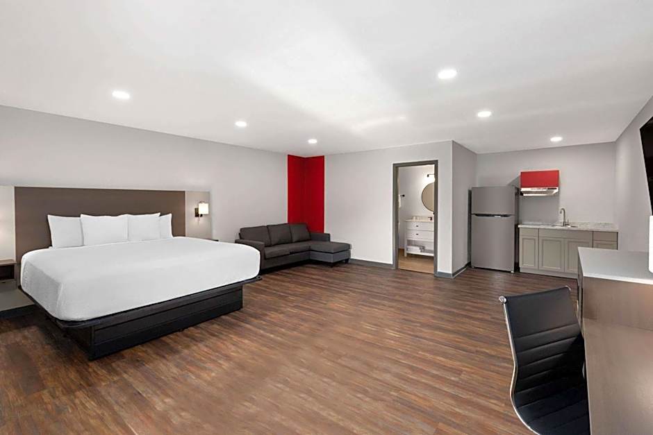 Photo 1 of 5 of 1 King Bed Suite, Nonsmoking