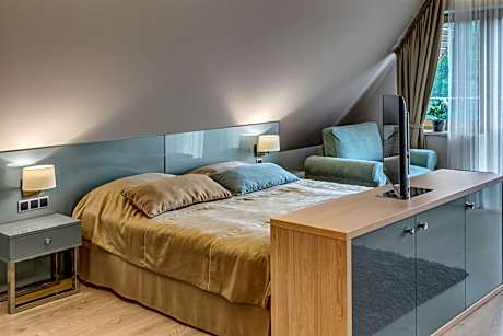 Deluxe Suite with Kitchenette and Terrace