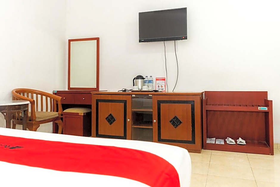 RedDoorz Plus Syariah near Java Supermall Semarang 2
