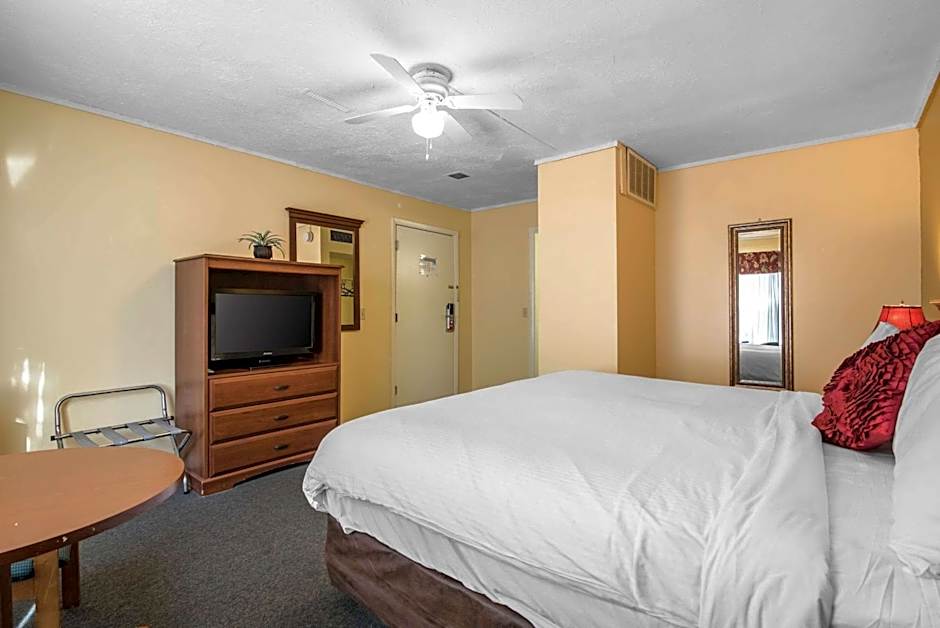 TiltonLodge Inn & Suites