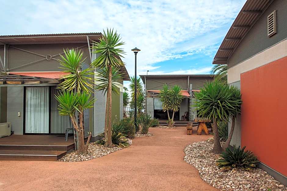 Majestic Oasis Apartments