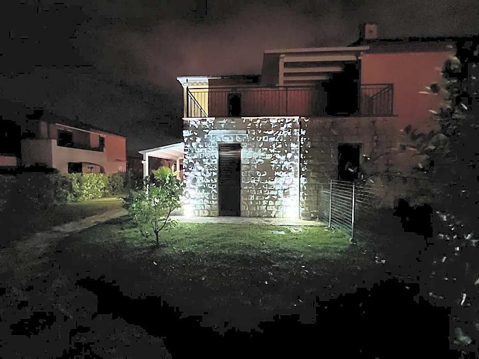 Casa Antia, nuovo bilocale con giardino in Residence con piscina