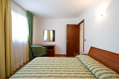 Superior One-Bedroom Apartment (4 Adults)