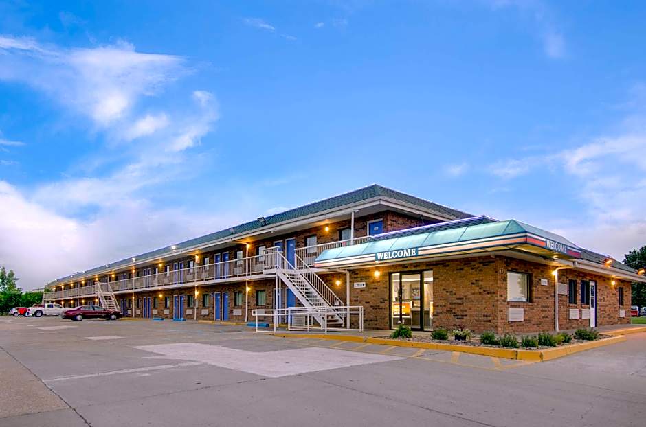 Motel 6-Salina, KS