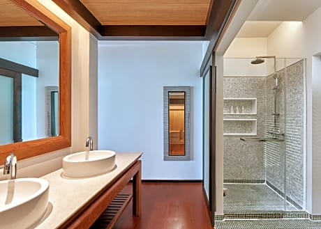 Wellbeing Seafront Pool Villa