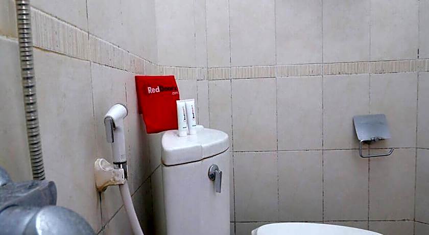 RedDoorz Plus near Undip Tembalang