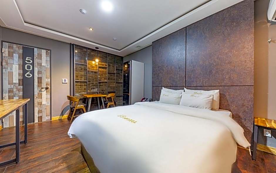 Photo 1 of 50 of Suncheon Hotel 69