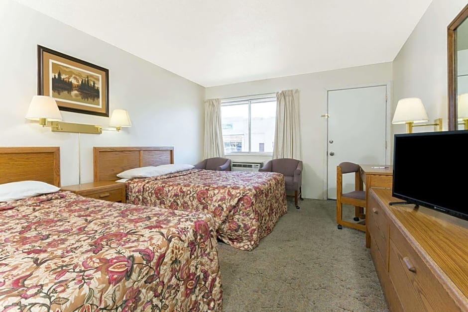 Knights Inn - Baker City