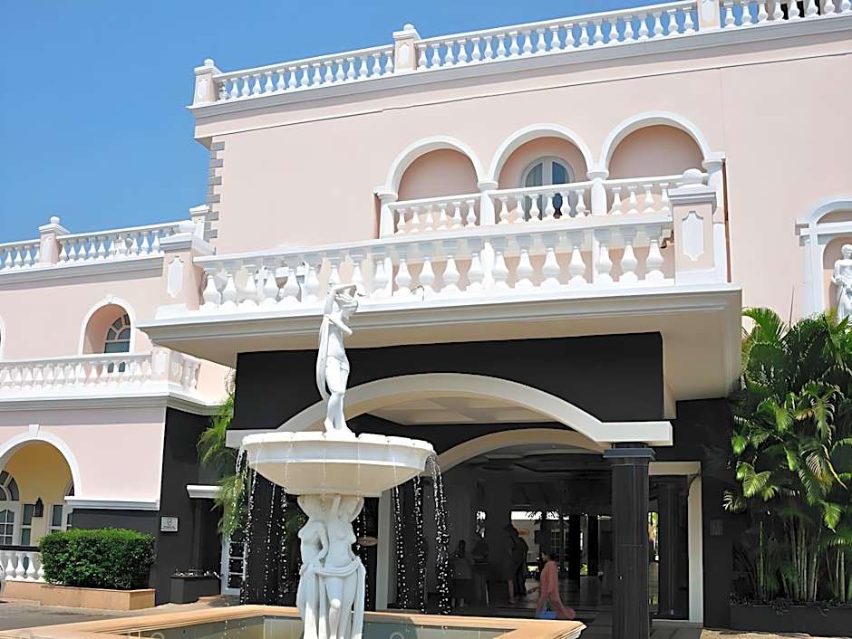 Club Mahindra Emerald Palms