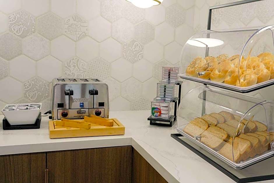 La Quinta Inn & Suites by Wyndham Santa Cruz