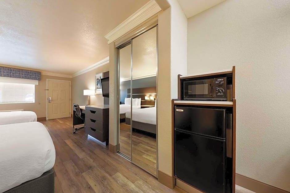 Best Western Inn & Suites Lemoore