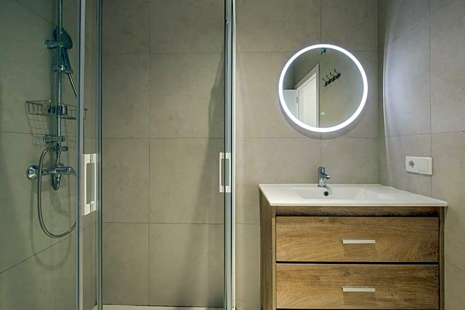 Chic & Comfortable Apartment, Private Terrace