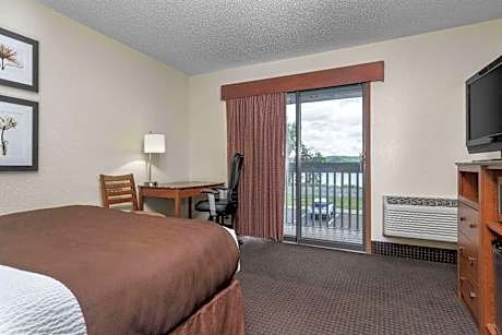 Deluxe Queen Room - Mobility Access/Non-Smoking