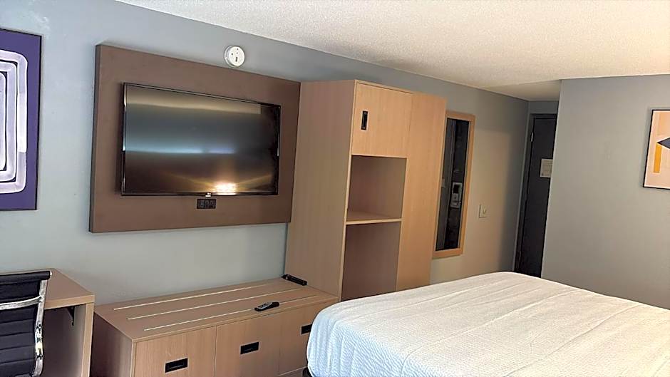 Super 8 by Wyndham Mankato