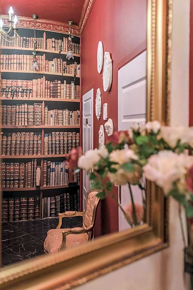 Hostel Night o'clock