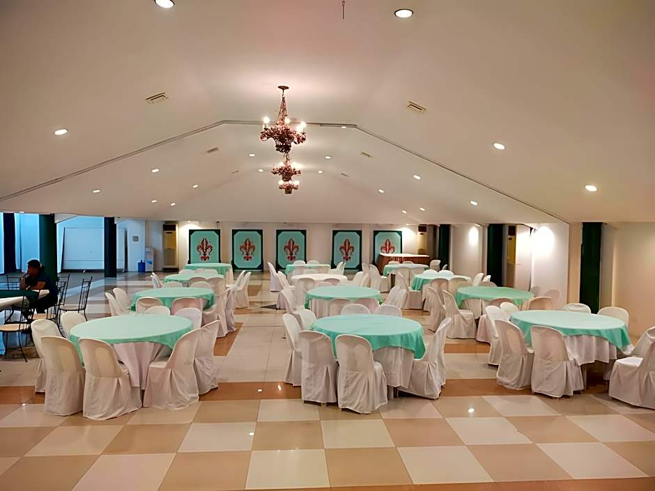 Hotel Euroasia by Bluebookers