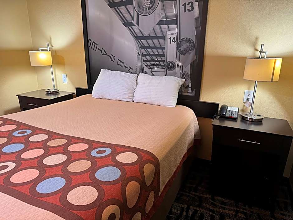 Super 8 by Wyndham Pasadena