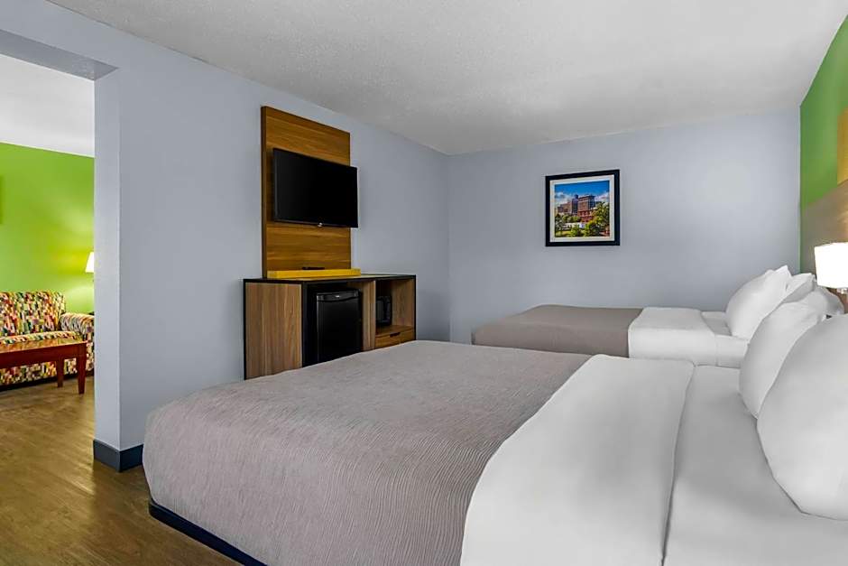 Quality Inn & Suites Greenville - Haywood Mall