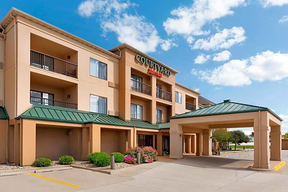 Courtyard by Marriott Bloomington Normal