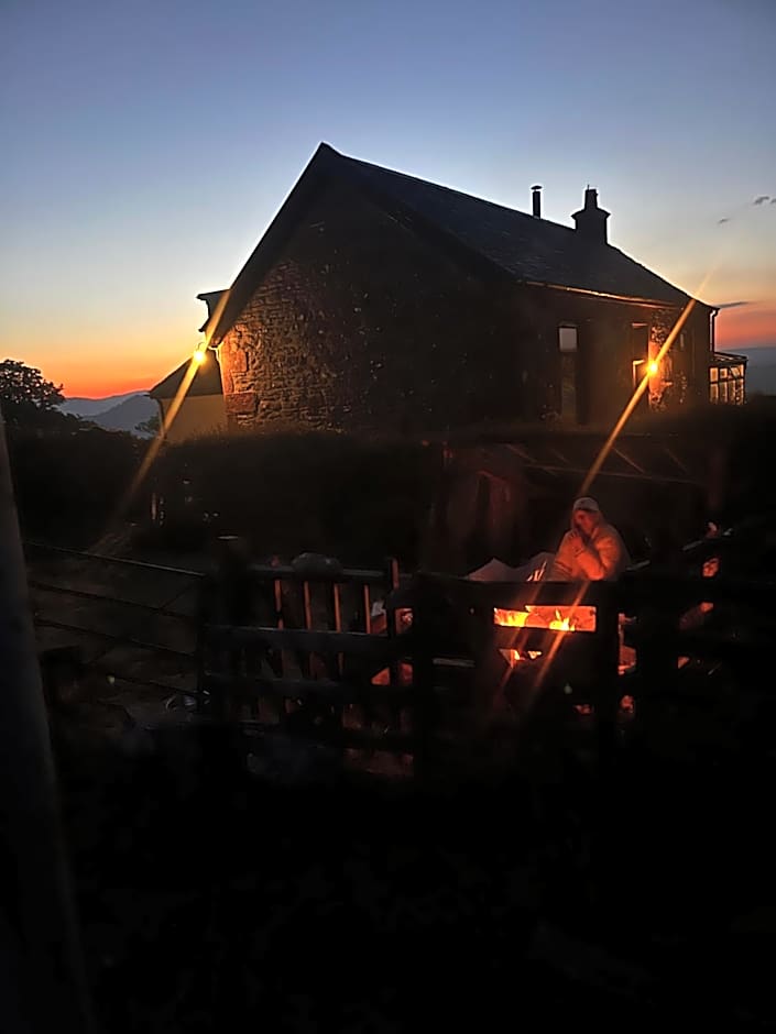 Stoneymollan over Loch Lomond