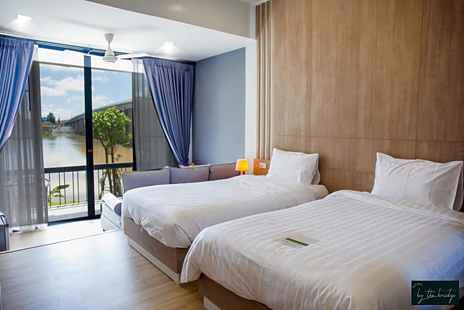 Home by the Bridge Hotel