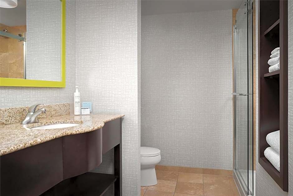 Hampton Inn By Hilton And Suites Omaha Downtown