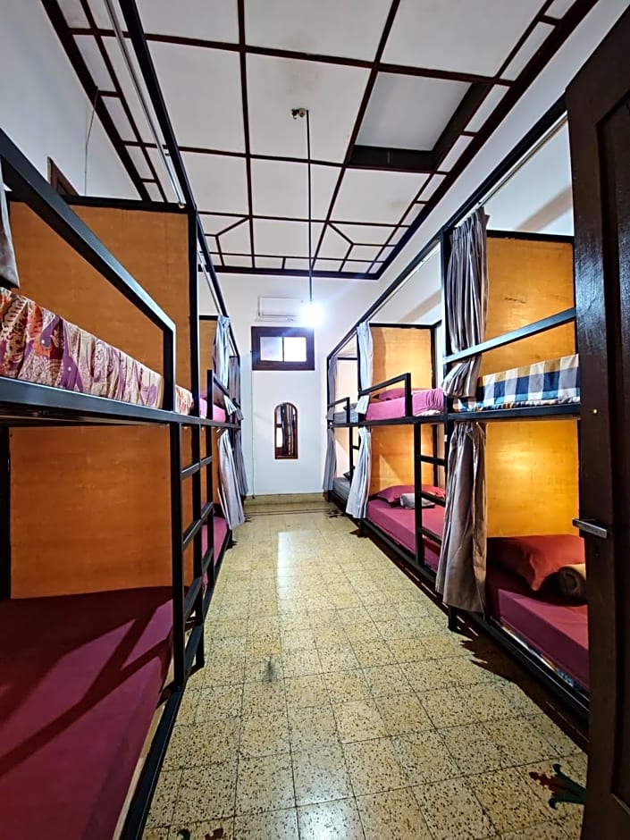 SEMERU HOSTEL MALANG