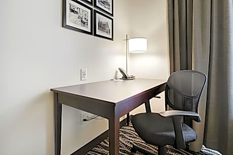 Single King Guestroom Non-Smoking with Audible/Visual Alert