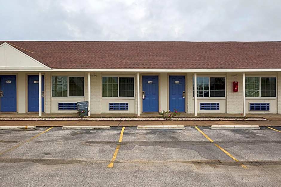 Motel 6-Madisonville, TX