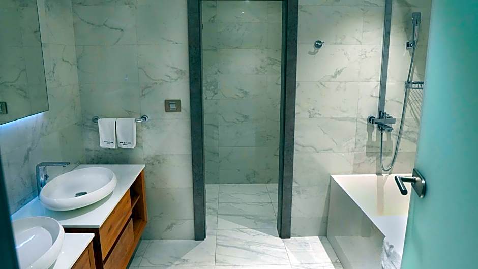 Aniroc Signature Hotel