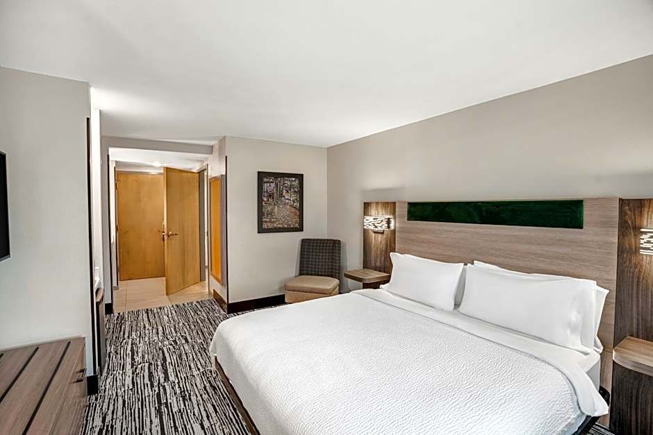 Holiday Inn Express & Suites Hayward By IHG