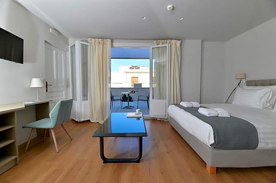 1900 ATHENIAN HOUSE