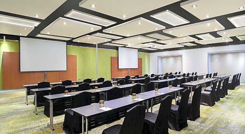 Pullman Jakarta Central Park Hotel