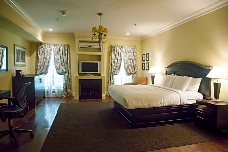 Deluxe Suite