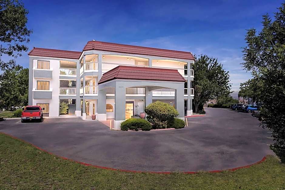 Quality Inn & Suites Sunport Airport Albuquerque