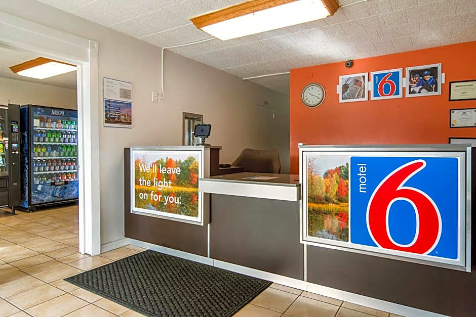 Motel 6-New Stanton, PA