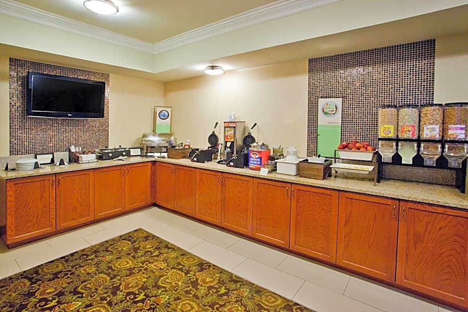 Baymont Inn & Suites by Wyndham Morrow/Atlanta I-75 South